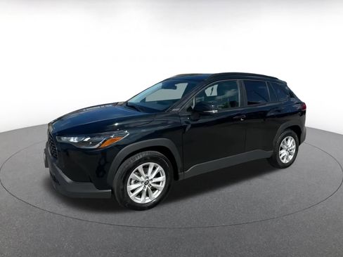Used 2025 Toyota Corolla Cross LE image 8