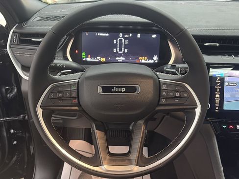 New 2026 Jeep Grand Cherokee L Limited w/ Luxury Tech Group II image 8