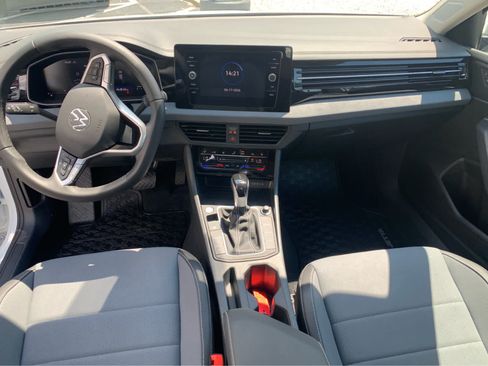 Used 2025 Volkswagen Jetta SE FWD image 10