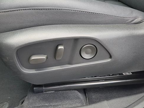 Used 2025 Chevrolet Equinox LT w/ Convenience Package II AWD/4WD image 9