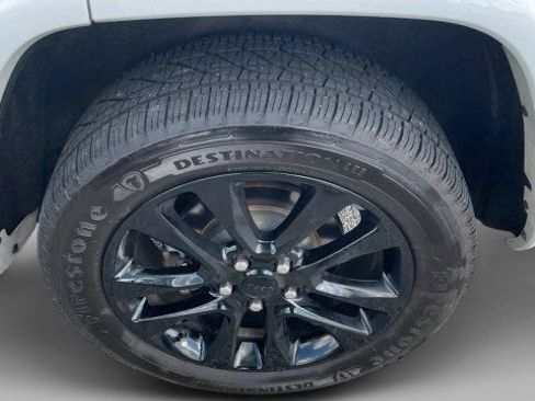 Used 2019 Jeep Grand Cherokee Altitude AWD/4WD image 4