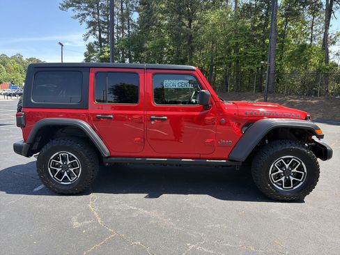 Used 2025 Jeep Wrangler Unlimited Rubicon AWD/4WD image 18