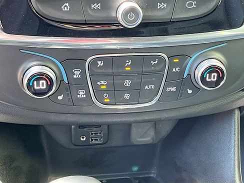 Used 2023 Chevrolet Traverse RS AWD/4WD image 16