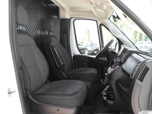 Used 2025 RAM ProMaster 2500 w/ U-Haul Equipment Group FWD image 38