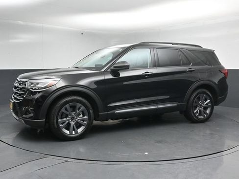Certified 2025 Ford Explorer Active w/ Active Comfort Package AWD/4WD image 4