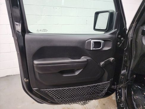 Used 2018 Jeep Wrangler Unlimited Sport image 9