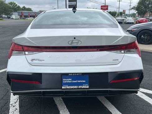Certified 2025 Hyundai Elantra Limited FWD image 6