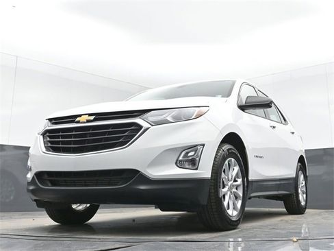 Used 2018 Chevrolet Equinox LS image 41