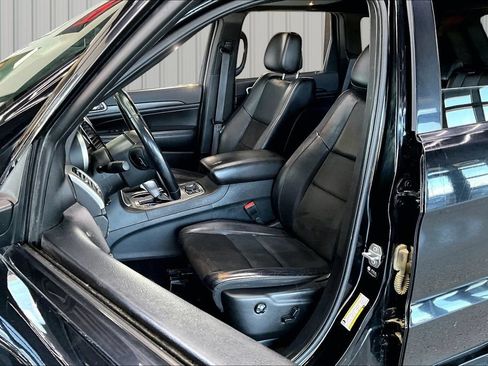 Used 2022 Jeep Grand Cherokee Altitude AWD/4WD image 21