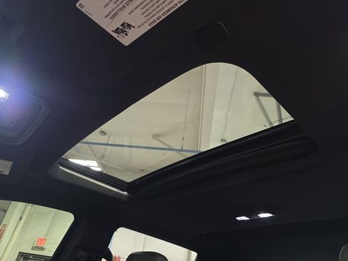 Used 2025 Chevrolet Silverado 2500 ZR2 w/ Technology Package image 31