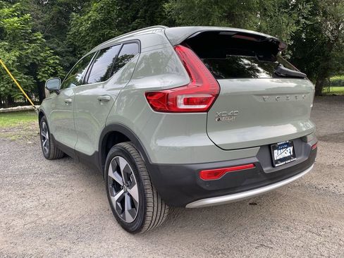Used 2023 Volvo XC40 B5 Plus w/ Driver Assist Package AWD/4WD image 5