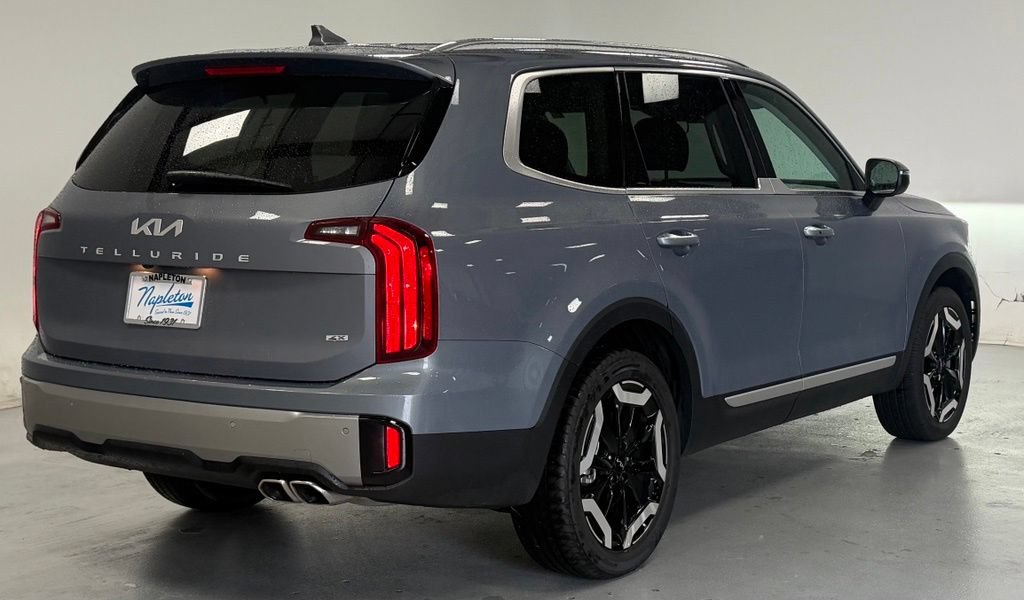 Used 2025 Kia Telluride S AWD/4WD image 3