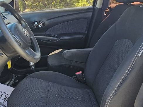 Used 2014 Nissan Versa SV FWD image 6