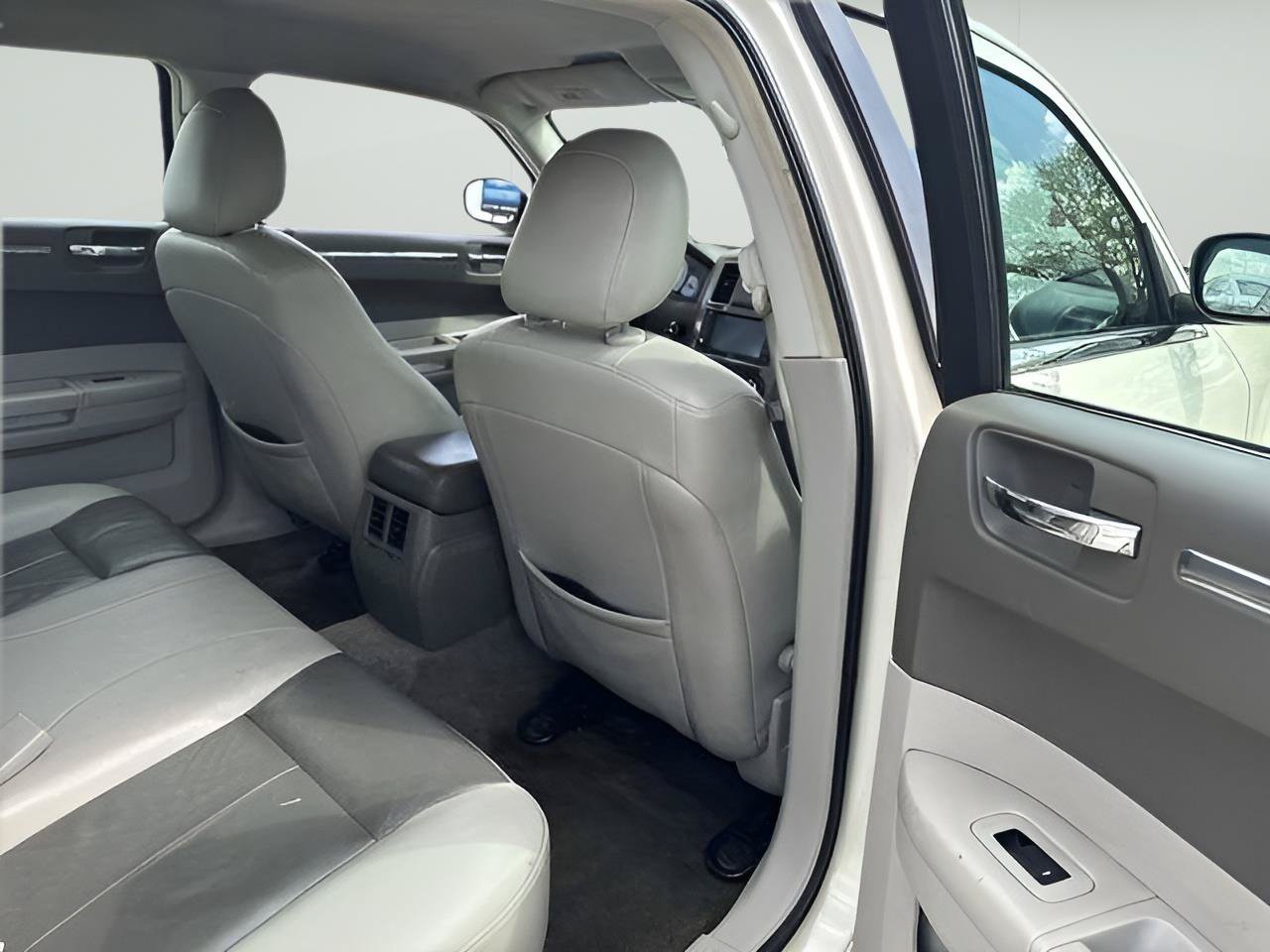 Used 2008 Chrysler 300 Touring RWD image 17