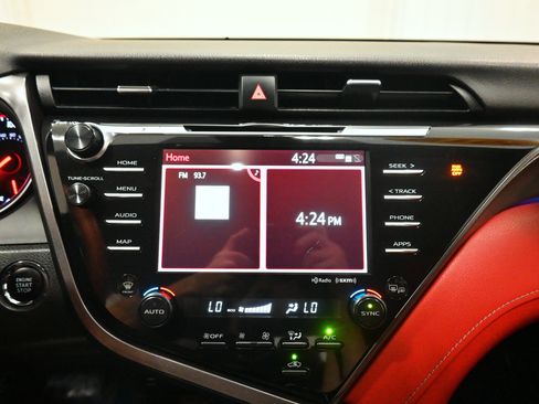 Used 2019 Toyota Camry XSE FWD image 11