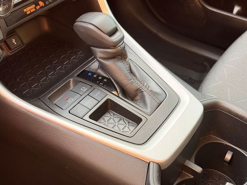 Certified 2022 Toyota RAV4 XLE FWD image 34