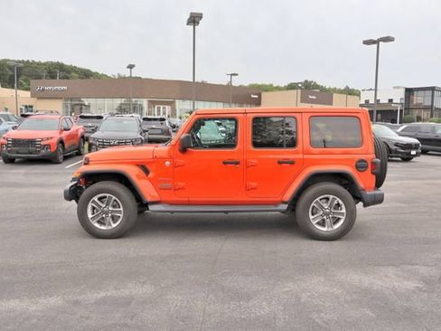 Used 2020 Jeep Wrangler Unlimited Sahara w/ Uconnect 4C Nav & Sound Group AWD/4WD image 4