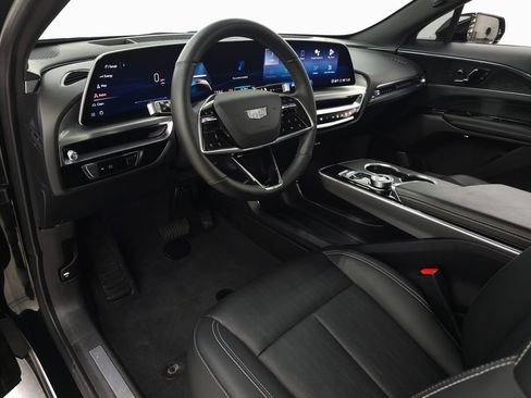 Certified 2024 Cadillac Lyriq Luxury AWD/4WD image 19
