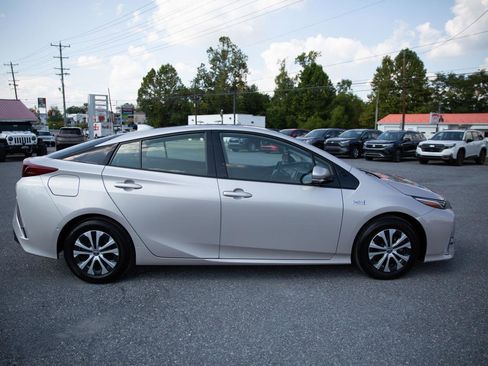 Used 2020 Toyota Prius Prime Limited image 2