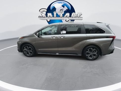 New 2026 Toyota Sienna Platinum image 6