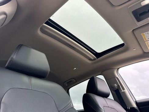 Used 2024 Honda HR-V EX-L image 23