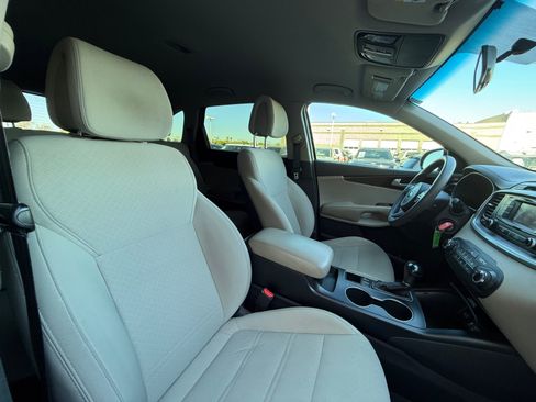 Used 2017 Kia Sorento LX FWD image 19