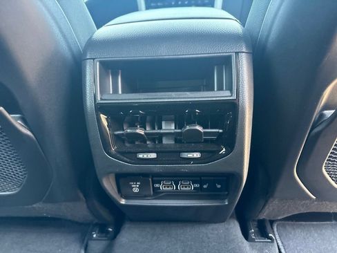 Used 2025 Jeep Grand Cherokee Limited AWD/4WD image 36