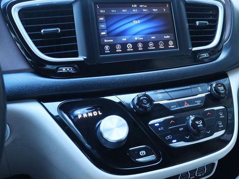 Used 2021 Chrysler Voyager Lxi image 47