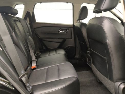 Used 2021 Nissan Rogue SV w/ Premium Package FWD image 19
