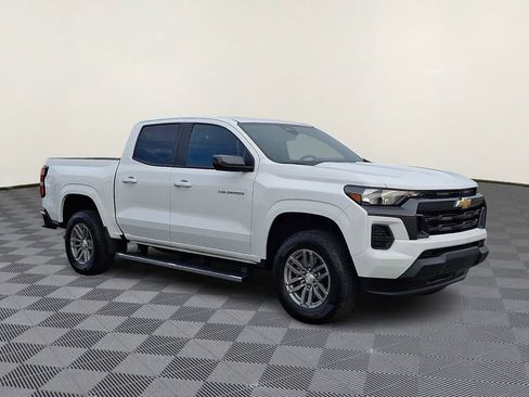 Used 2024 Chevrolet Colorado LT RWD image 1