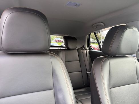 Used 2021 Chevrolet Trax LT w/ Premium Seat Package AWD/4WD image 28