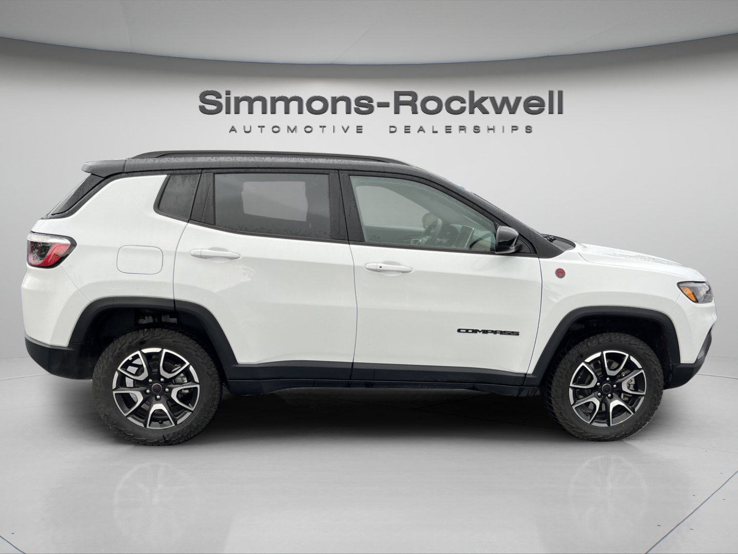 Used 2025 Jeep Compass Trailhawk AWD/4WD image 6
