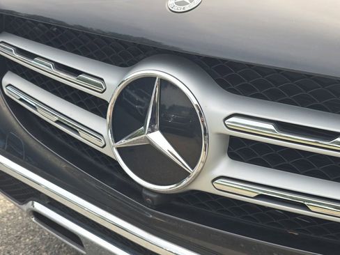 Used 2022 Mercedes-Benz GLC 300 w/ Premium Package Lite image 11