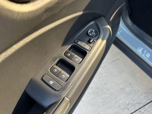 New 2025 Hyundai Venue Limited image 10