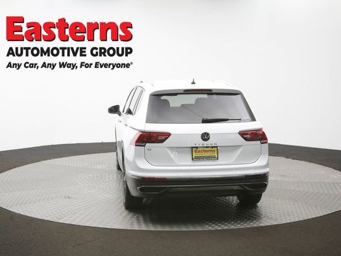 Used 2024 Volkswagen Tiguan SE image 36