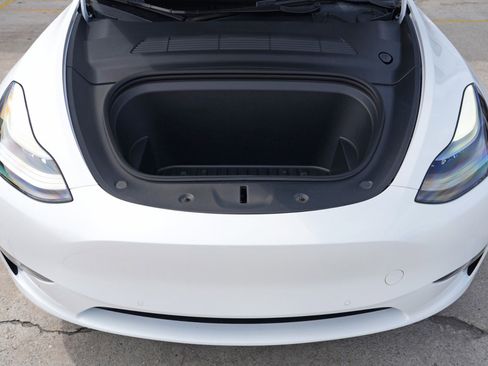 Used 2022 Tesla Model Y Performance image 8