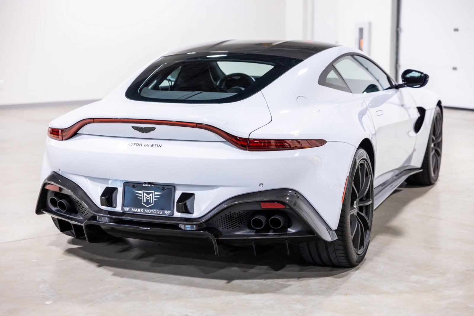 Used 2019 Aston Martin V8 Vantage Coupe RWD image 9