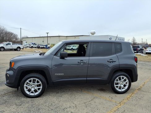 Used 2023 Jeep Renegade Latitude image 6