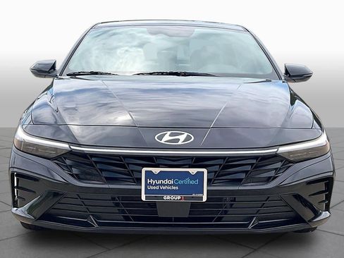 Certified 2025 Hyundai Elantra Limited FWD image 4