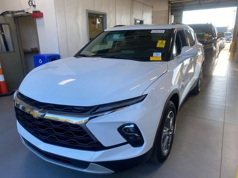 Used 2024 Chevrolet Blazer LT w/ Convenience Package FWD image 2
