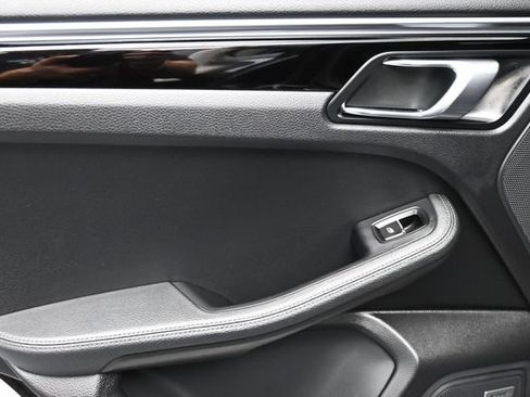 Used 2020 Porsche Macan AWD/4WD image 11