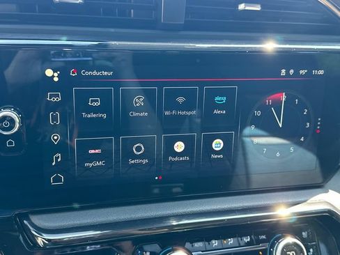 Used 2024 GMC Sierra 1500 AT4 w/ Technology Package AWD/4WD image 30