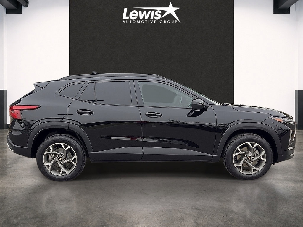 Used 2025 Chevrolet Trax LT w/ Driver Confidence Package FWD image 5