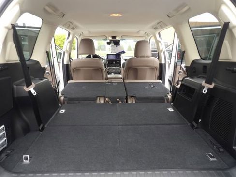 Used 2023 Lexus GX 460 Luxury w/ Accessory Package AWD/4WD image 31