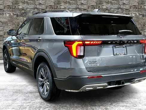 New 2026 Ford Explorer Active w/ Active Comfort Package image 3
