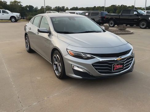 Used 2024 Chevrolet Malibu LT image 3