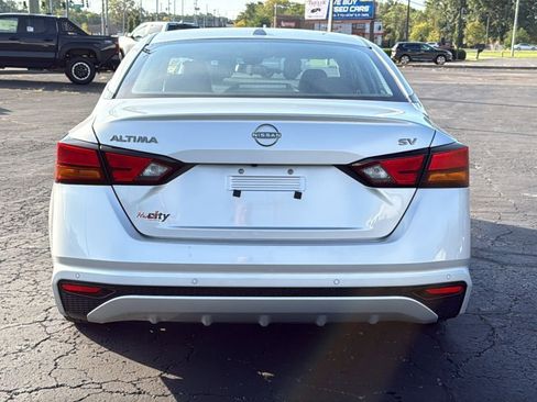 Used 2024 Nissan Altima 2.5 SV image 6