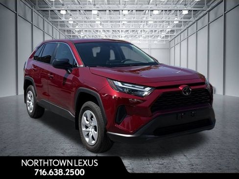 Used 2025 Toyota RAV4 LE AWD/4WD image 4