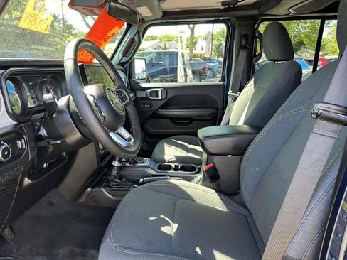 Used 2025 Jeep Wrangler Unlimited Sahara AWD/4WD image 10
