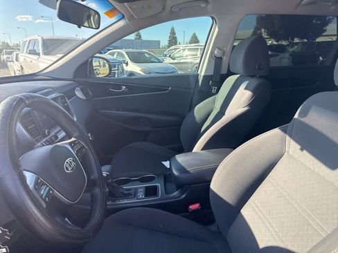 Used 2019 Kia Sorento LX image 21